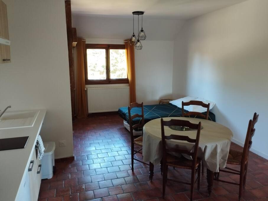 Appartement Dans Village Calme A 5 Min Des Lacs Mathaux Eksteriør bilde